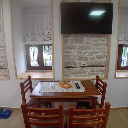 Arpet Guesthouse Gjirokastër 外观 照片