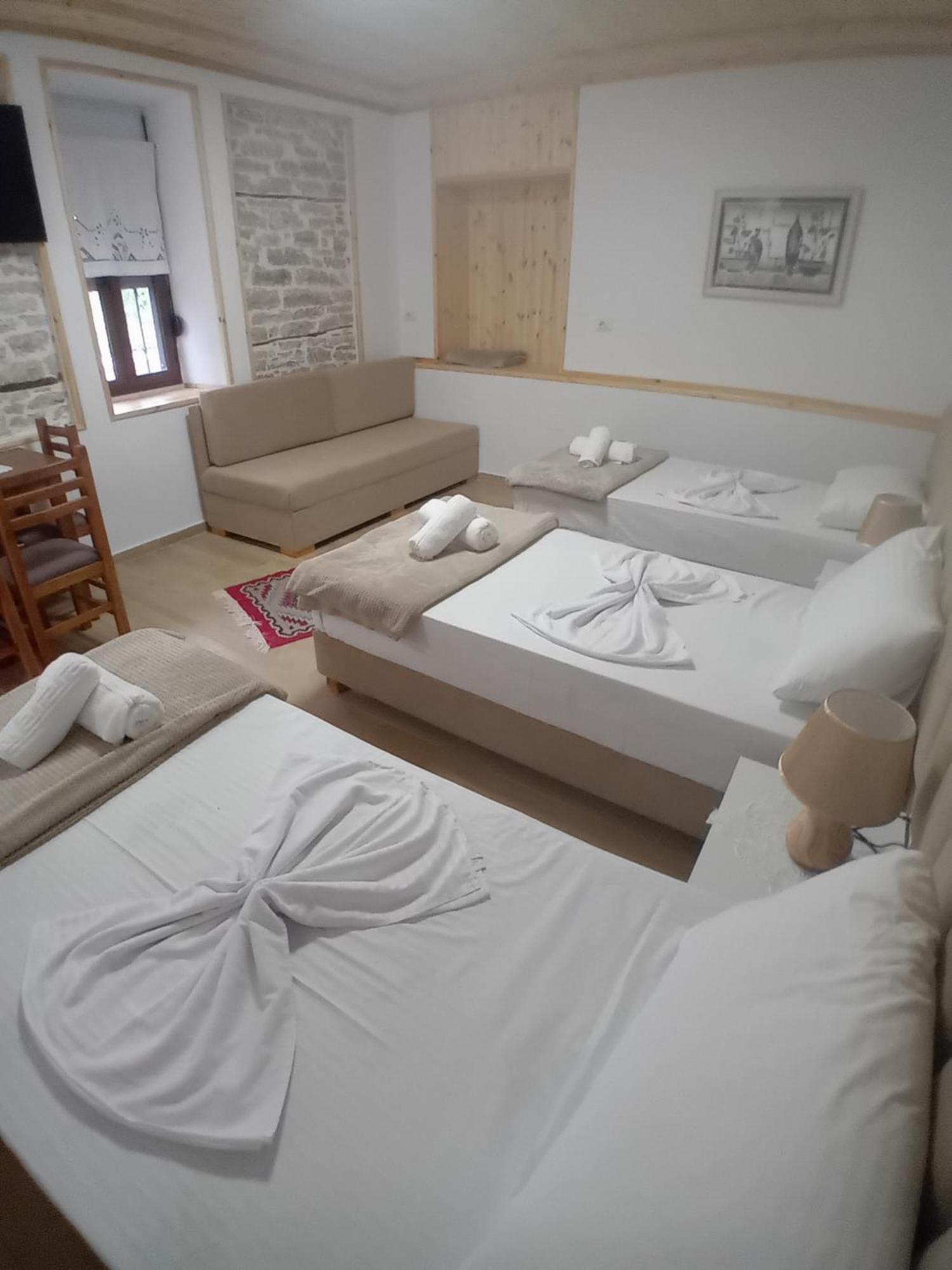 Arpet Guesthouse Gjirokastër 外观 照片
