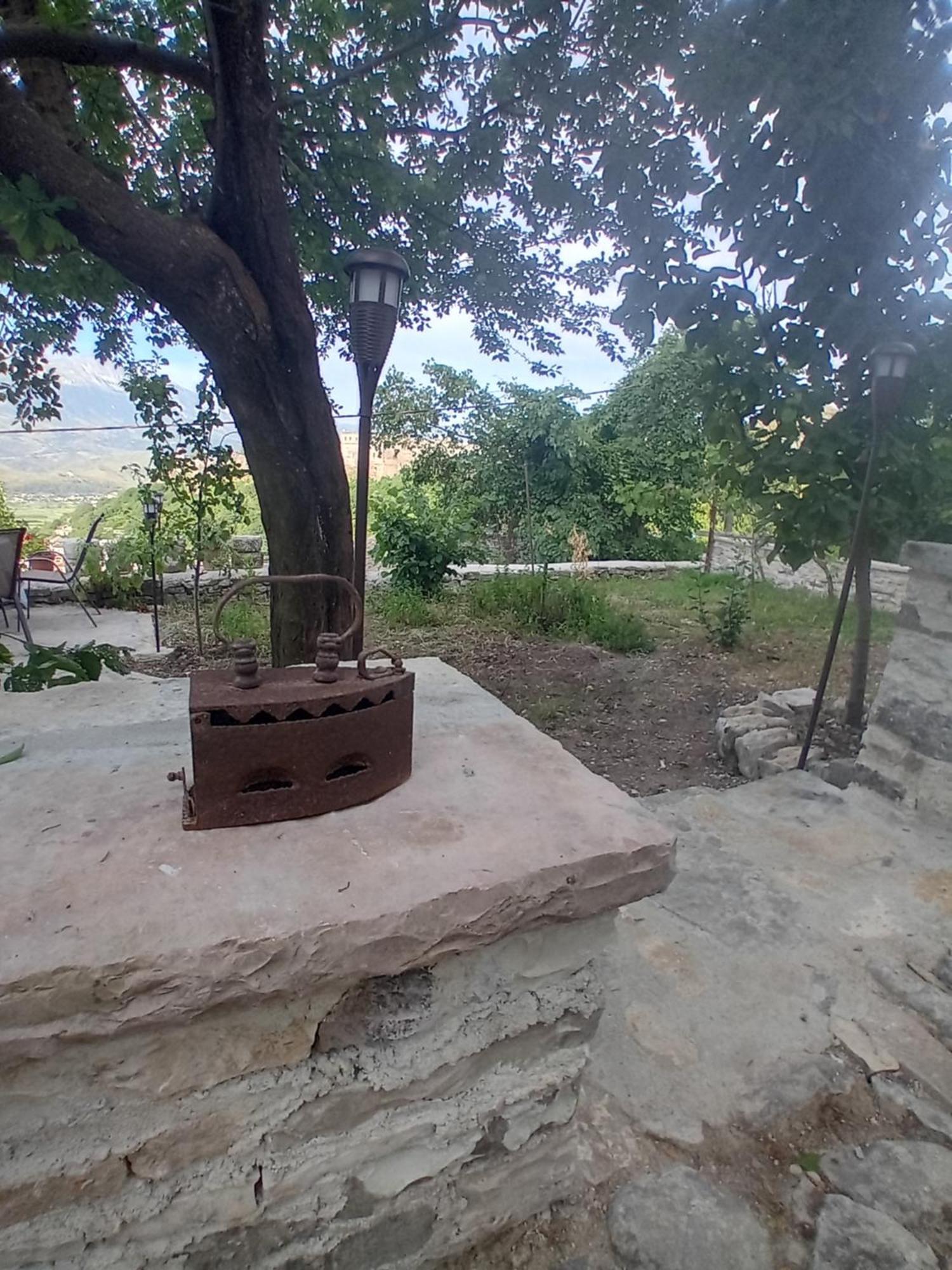 Arpet Guesthouse Gjirokastër 外观 照片
