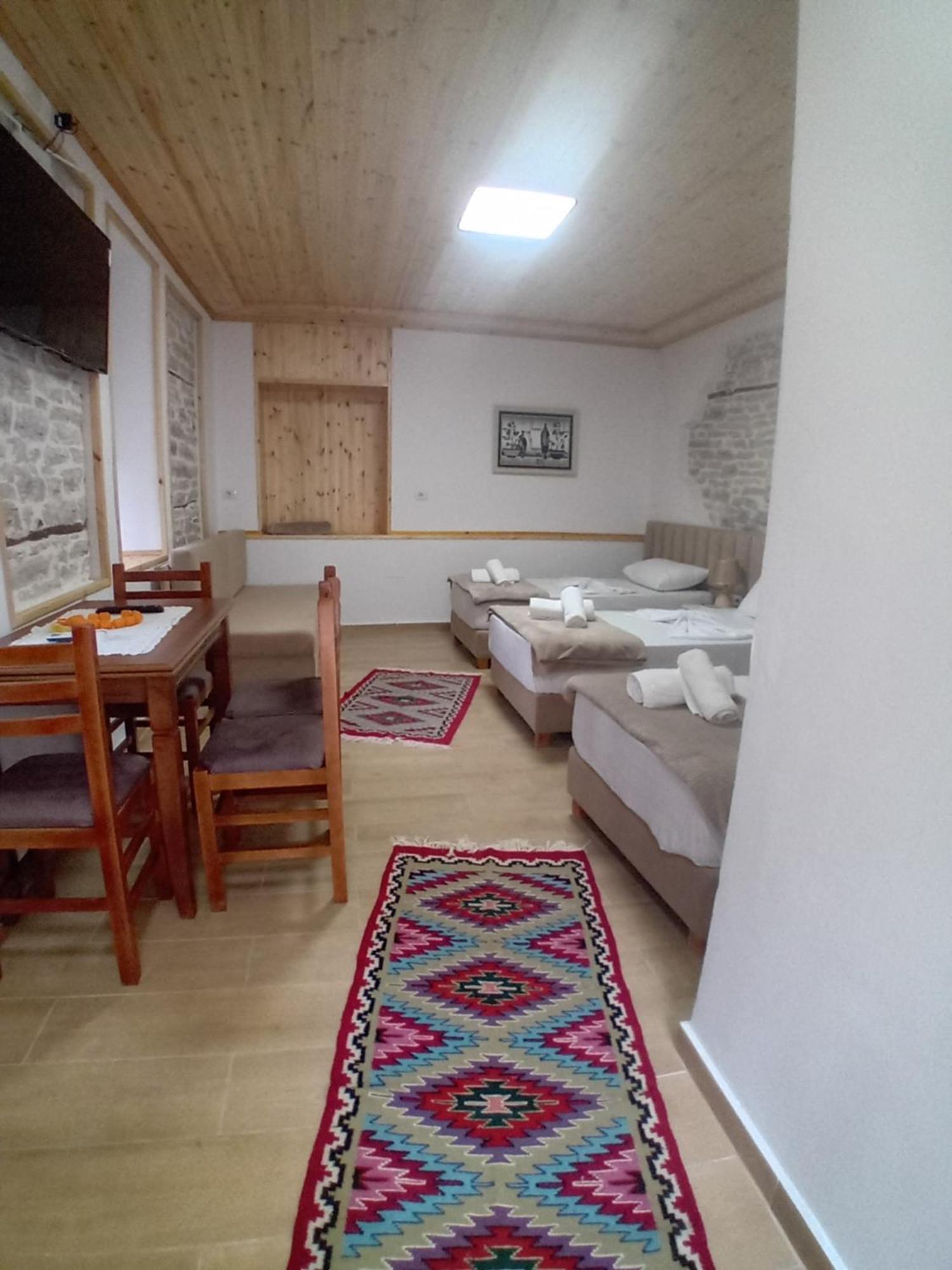 Arpet Guesthouse Gjirokastër 外观 照片