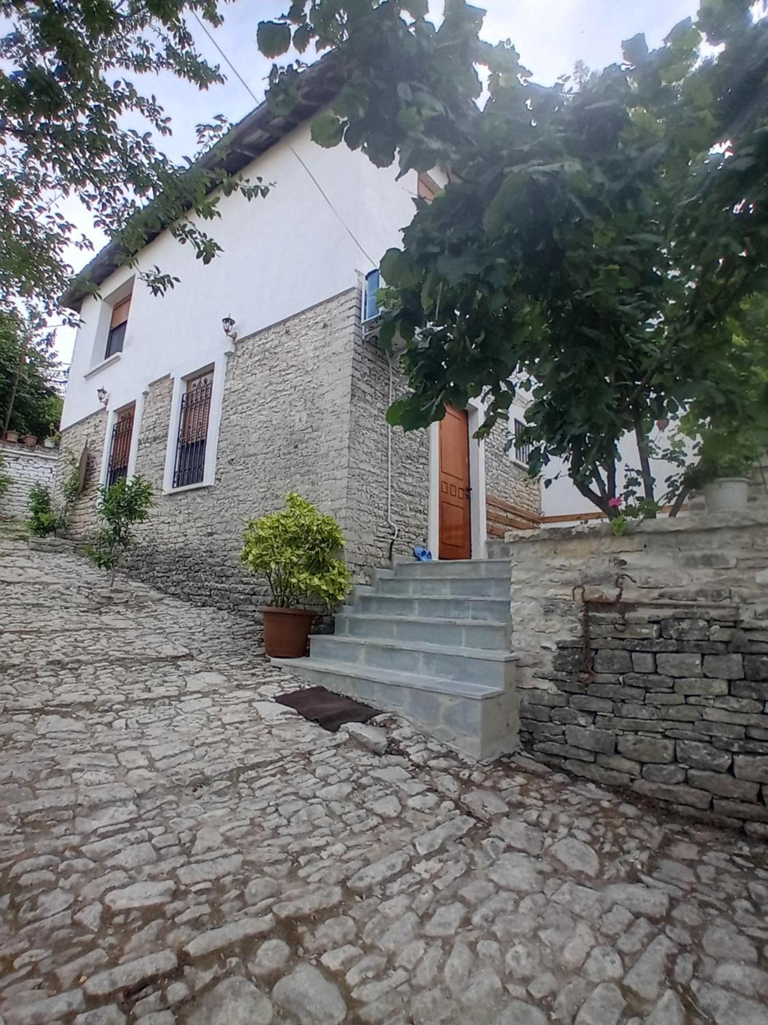 Arpet Guesthouse Gjirokastër 外观 照片