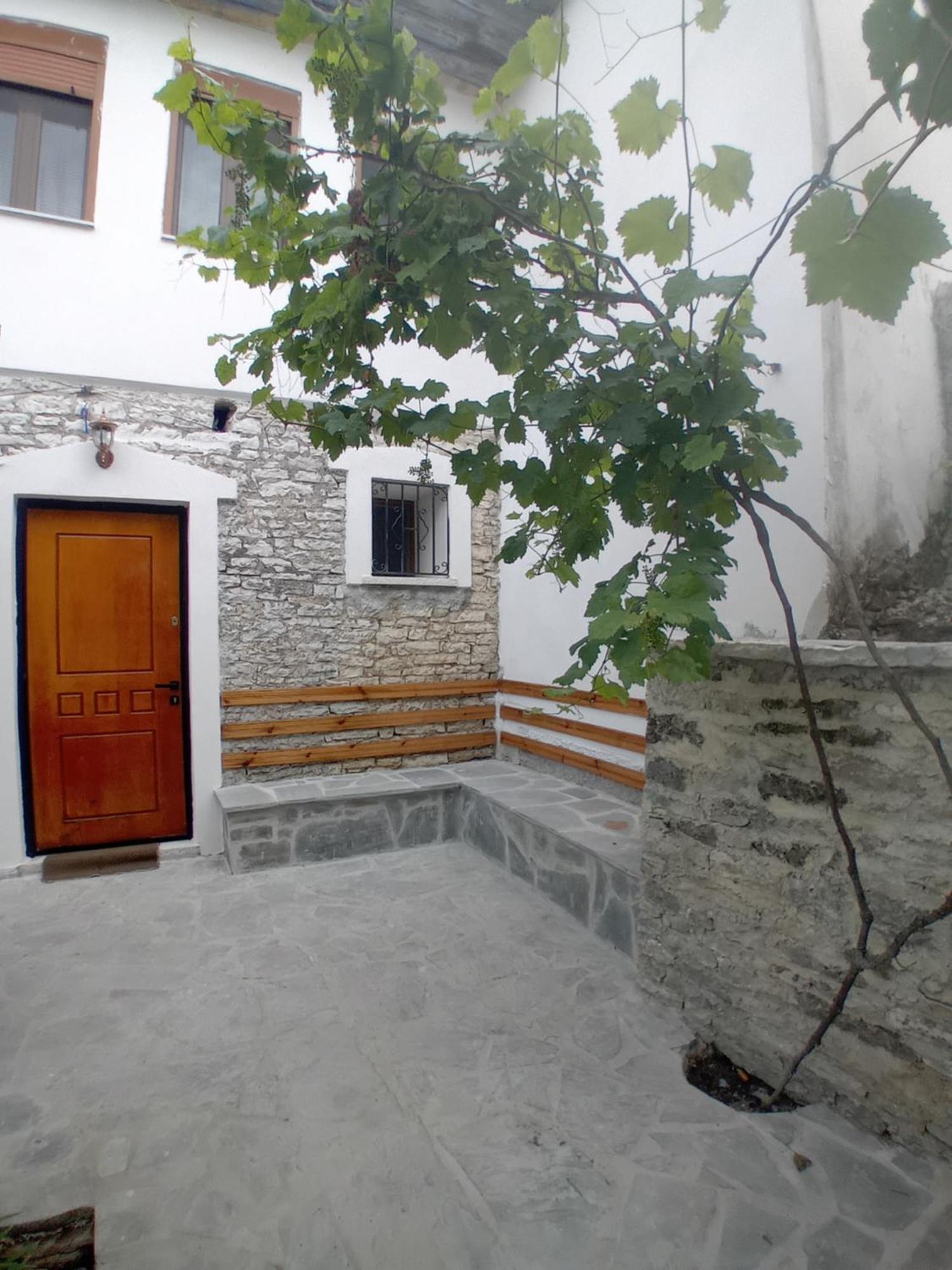 Arpet Guesthouse Gjirokastër 外观 照片
