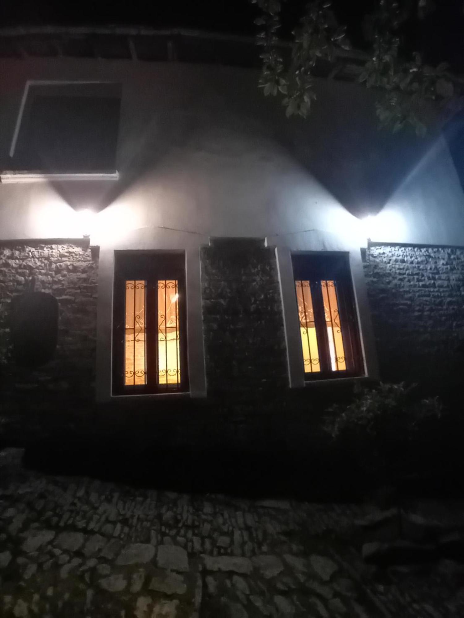 Arpet Guesthouse Gjirokastër 外观 照片