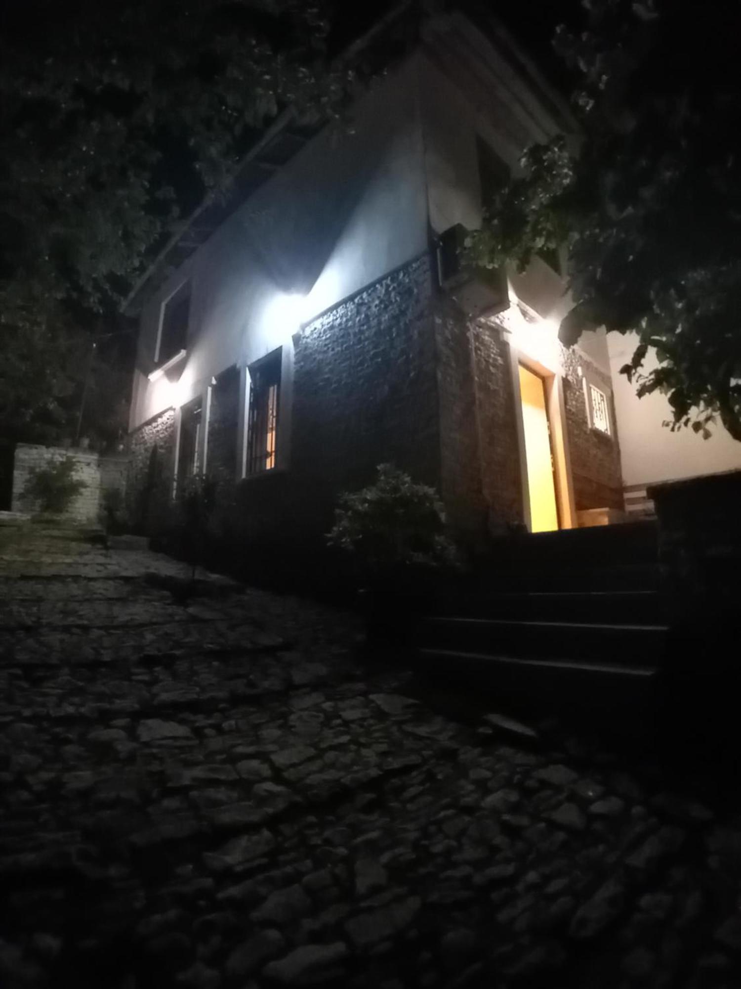 Arpet Guesthouse Gjirokastër 外观 照片