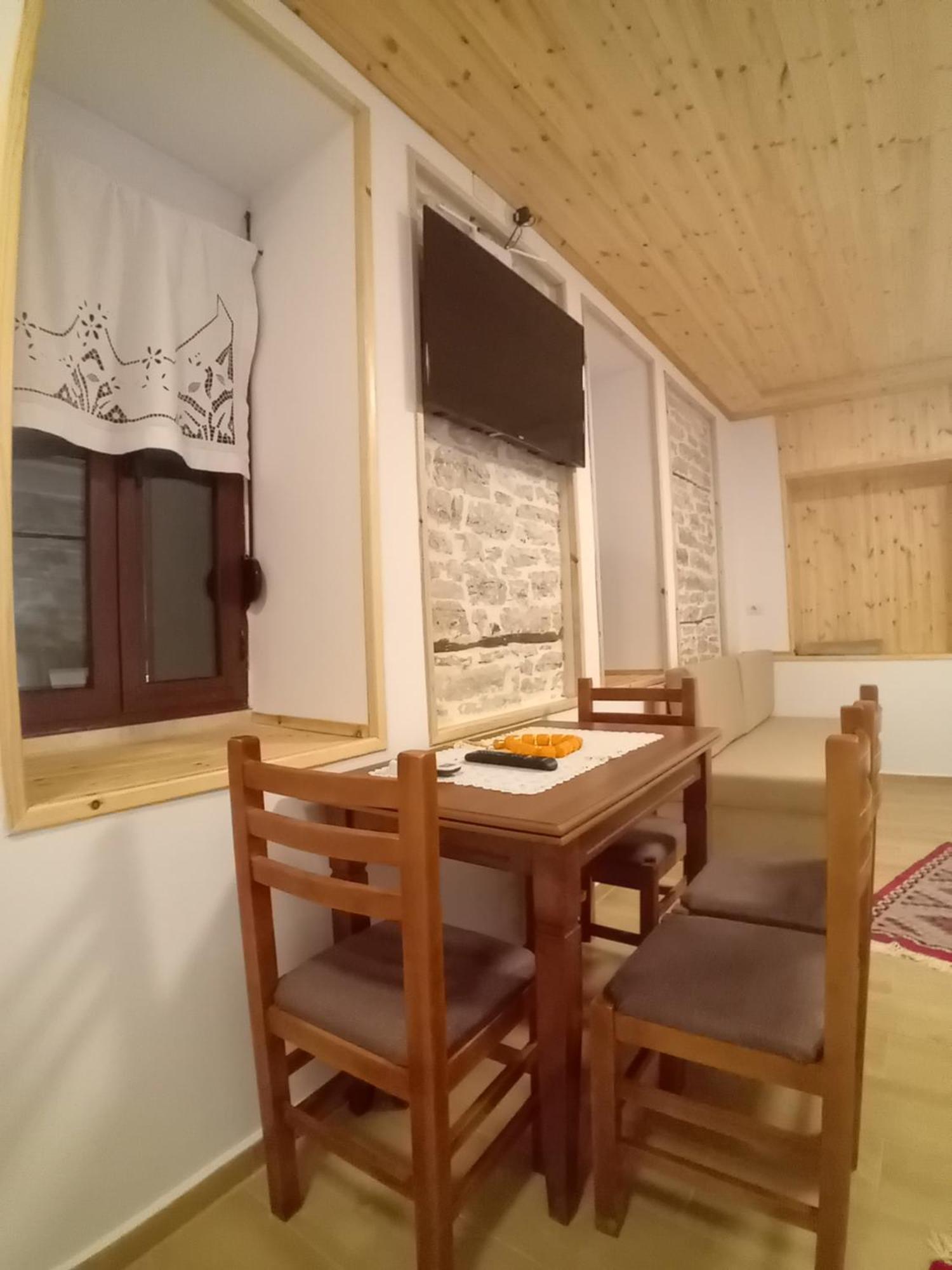 Arpet Guesthouse Gjirokastër 外观 照片